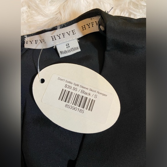 HYFVE Black asymmetrical split sleeve Skirt Romper size Small new - Picture 8 of 14